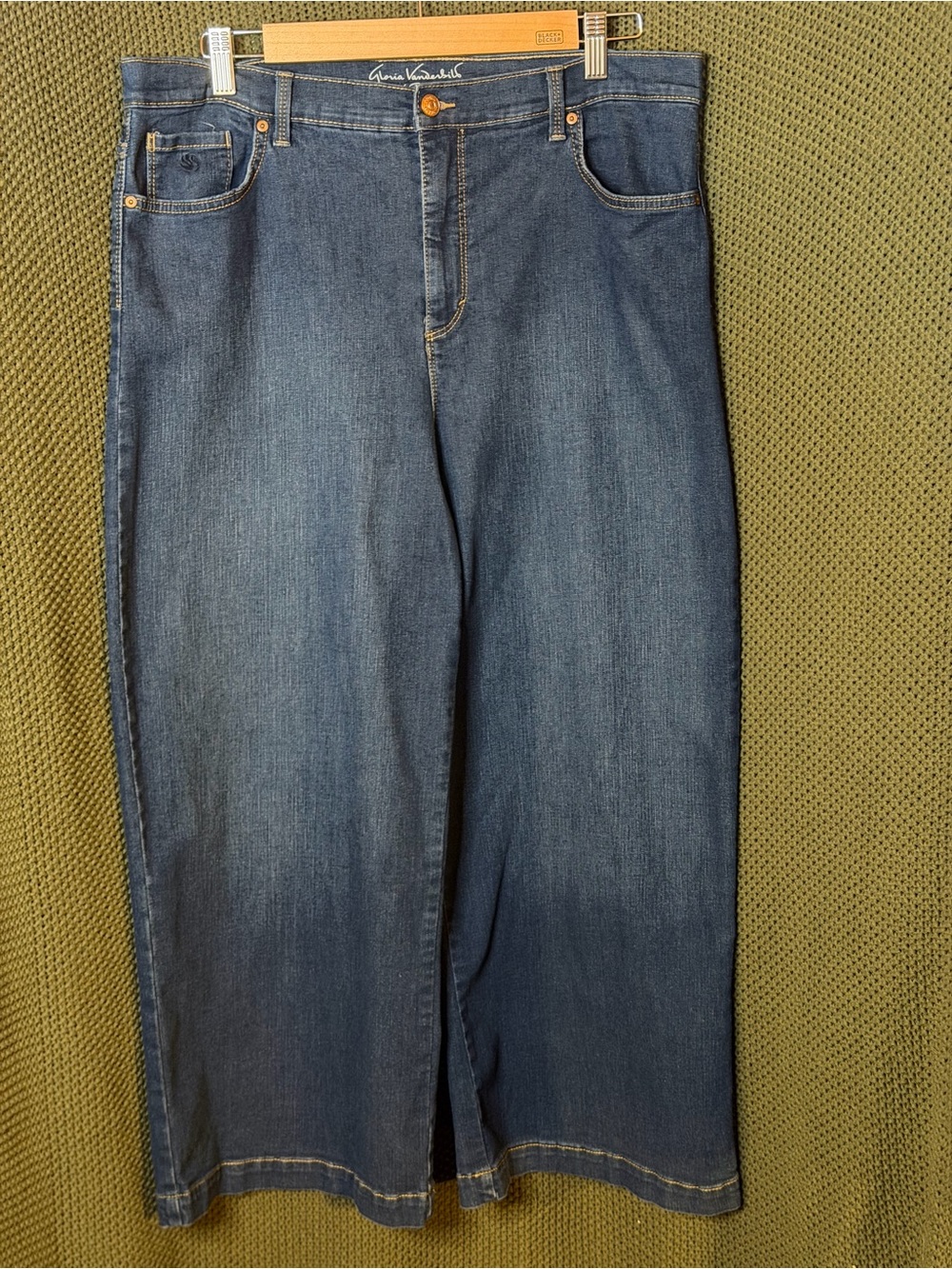Gloria Vanderbilt Wide Leg Jeans in Medium Dark Blue Denim